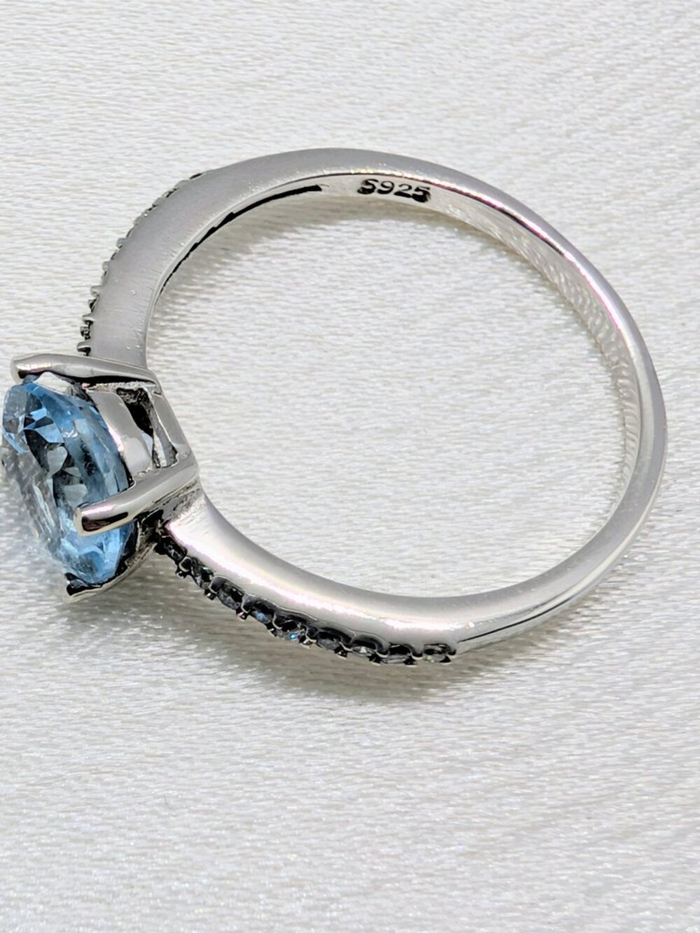 NEW Genuine Diamond and Blue Topaz Ring - Picture 10 of 12